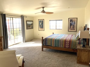 3 slaapkamers, een bureau, een strijkplank/strijkijzer, gratis wifi