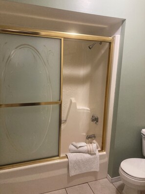 Combined shower/bathtub, hair dryer, towels, soap