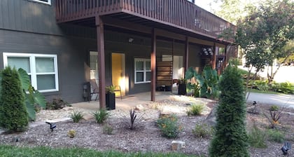 Oconee Oasis: 2BR/2bed updated suite w scenic view