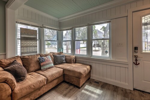 BREATHTAKING BUNGALOW-HOME AWAY FROM HOME