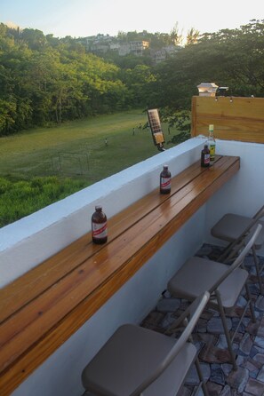 Property grounds - Serenity's Condo 2 Bedroom Apartment (Montego Bay)