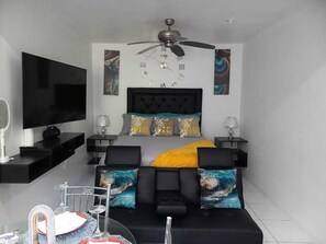 2 Schlafzimmer, Zimmersafe, Schreibtisch, Bügeleisen/Bügelbrett