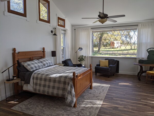 5 habitaciones, tabla de planchar con plancha, cuna de viaje y wifi