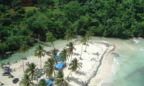 Beach nearby, sun loungers, beach towels