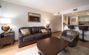 Smart TV, fireplace - Outstanding Amenities! Stunning Views! Perfect Location! (Frisco)