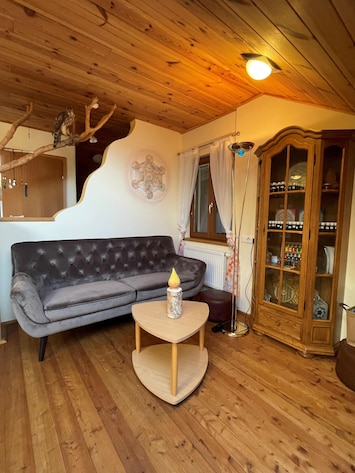 Ferienwohnung mit direktem Zugang zum Garten-Gemütliches Wohnzimmer