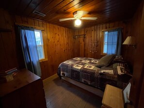 2 bedrooms, free WiFi, bed sheets - Two bedroom cabin right on the beach!! (AuSable Twsp)