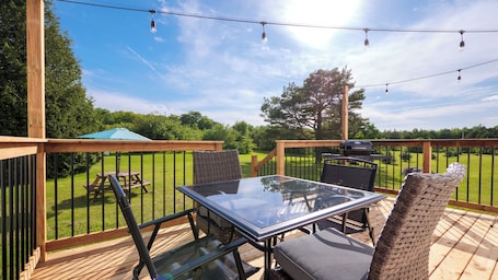 Terraza o patio. Coach House Inn