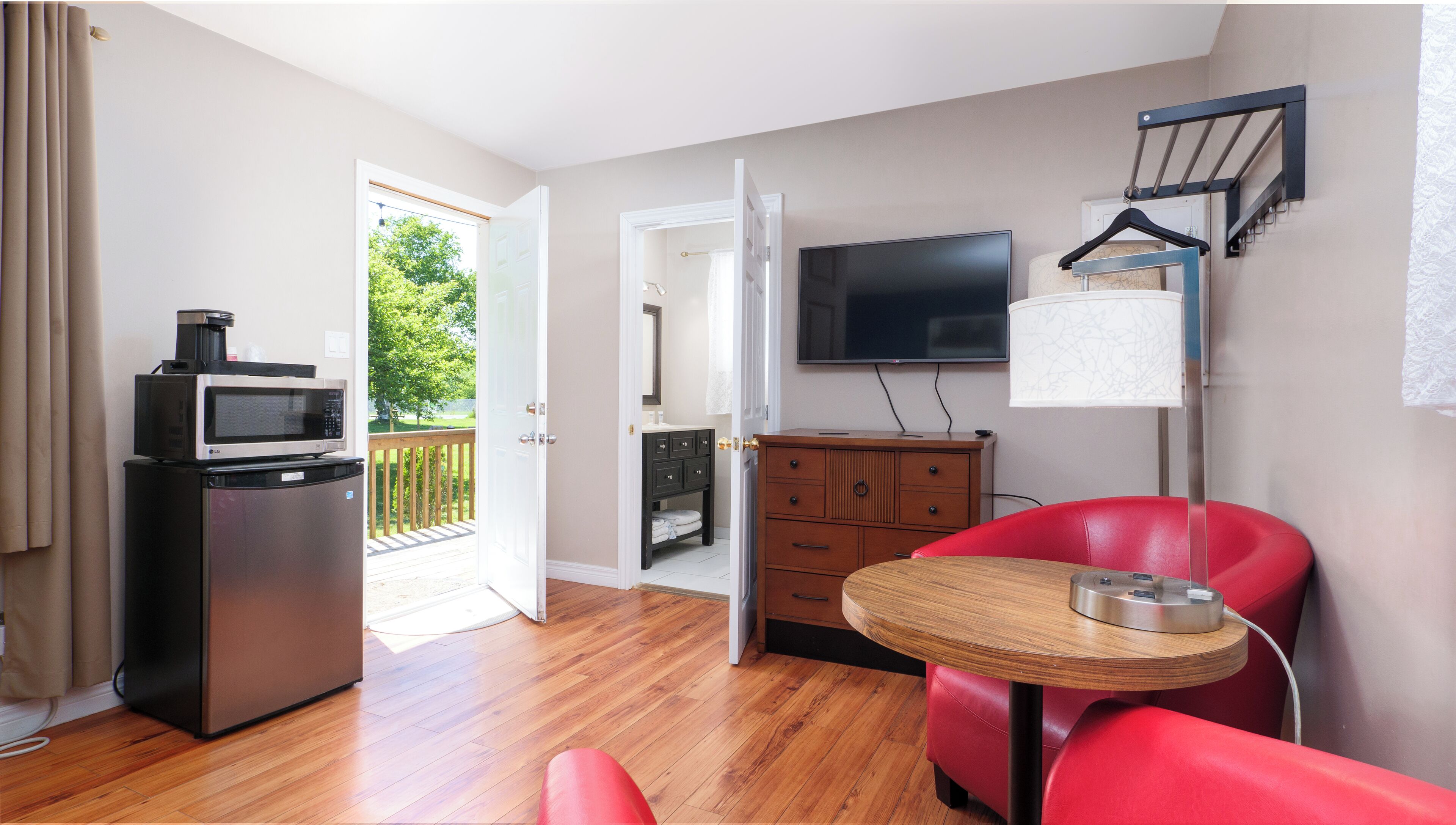 Signature Cabin | Individually decorated, individually furnished, free WiFi, bed sheets