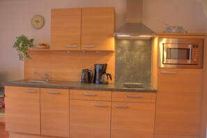 Microwave, stovetop, dishwasher, coffee/tea maker