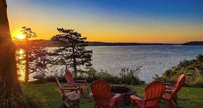NEW-Waterfront Lodge-Private dock/slip, Kayak, swim, fish, water view from deck