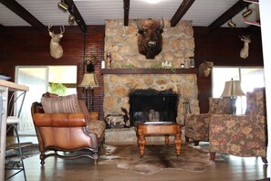Interior - NEW-Waterfront Lodge-Private dock/slip, Kayak, swim, fish, water view from deck (Grove)