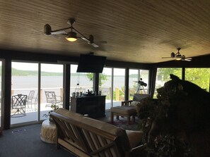 Interior - NEW-Waterfront Lodge-Private dock/slip, Kayak, swim, fish, water view from deck (Grove)