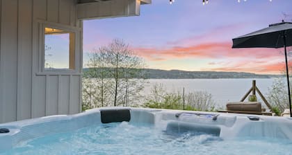 Waterview Rabbit Hill Cottage w/hot tub.