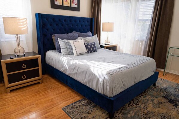 2 bedrooms, desk, iron/ironing board, travel cot - NORTH HOLLYWOOD GEM: 2BR HOME w/ PRIVATE HOT TUB, PATIO/YARD & EV CHARGER p42 (Los Angeles)