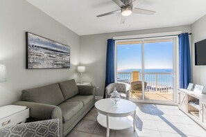 智能电视、书、立体声音响