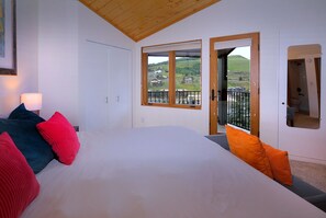 3 室のベッドルーム、デスク、旅行用ベビーベッド、WiFi