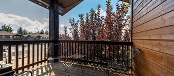 Buffalo Valley Condo: Decks, Lots of Space, 1-car garage