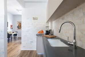 Refrigerador, horno, placa de cocina, lavavajillas