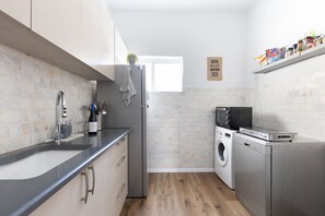 Refrigerador, horno, placa de cocina, lavavajillas