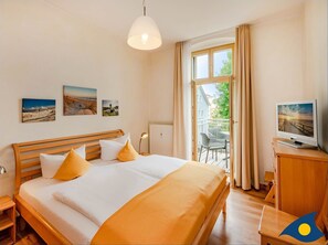 2 bedrooms, desk, travel cot, WiFi