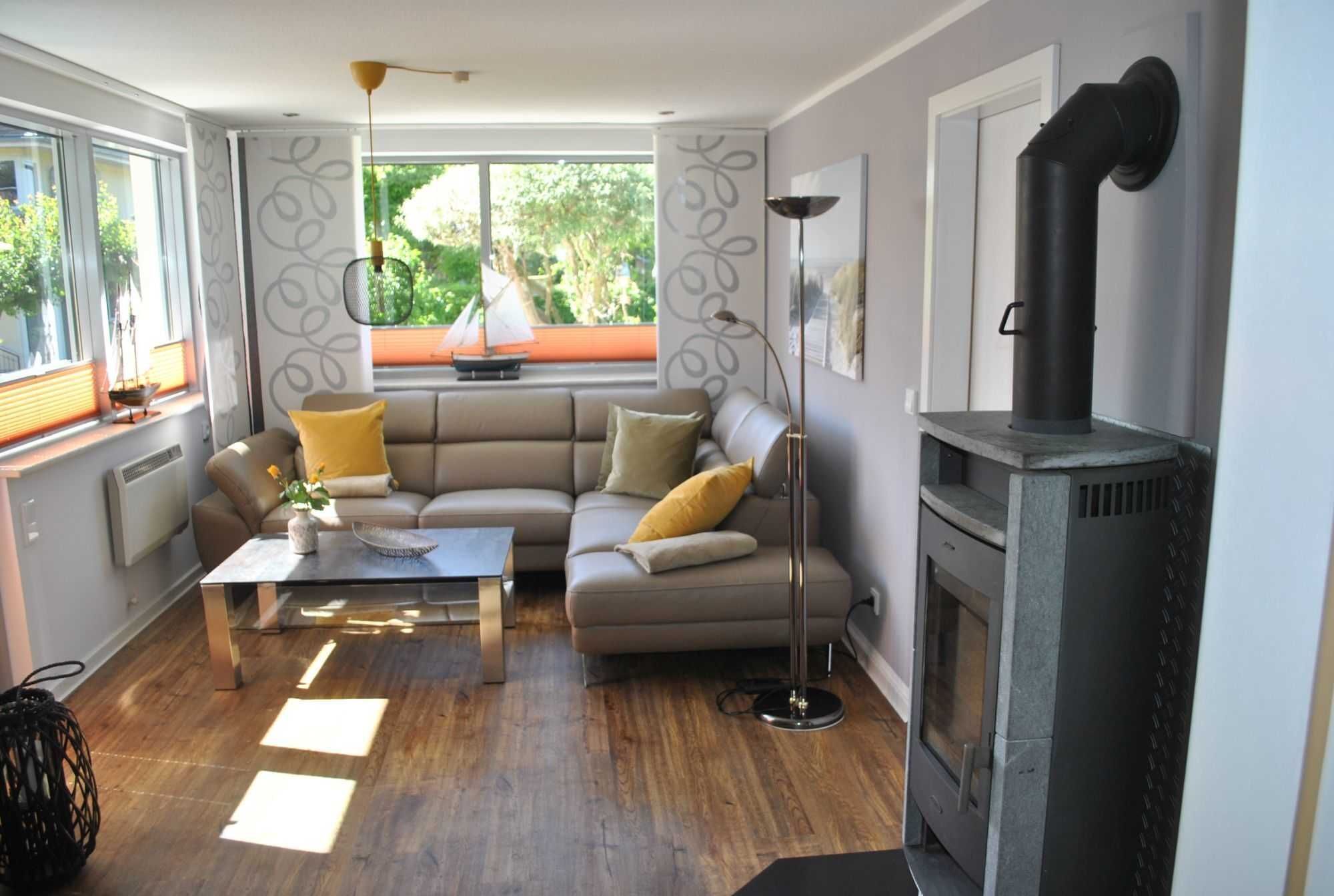Televisión y chimenea 