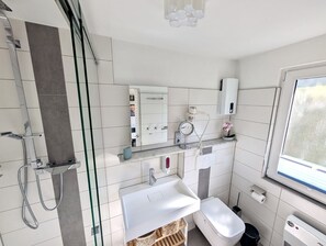 Shower, hair dryer - Holiday house Schlenker (Binz)
