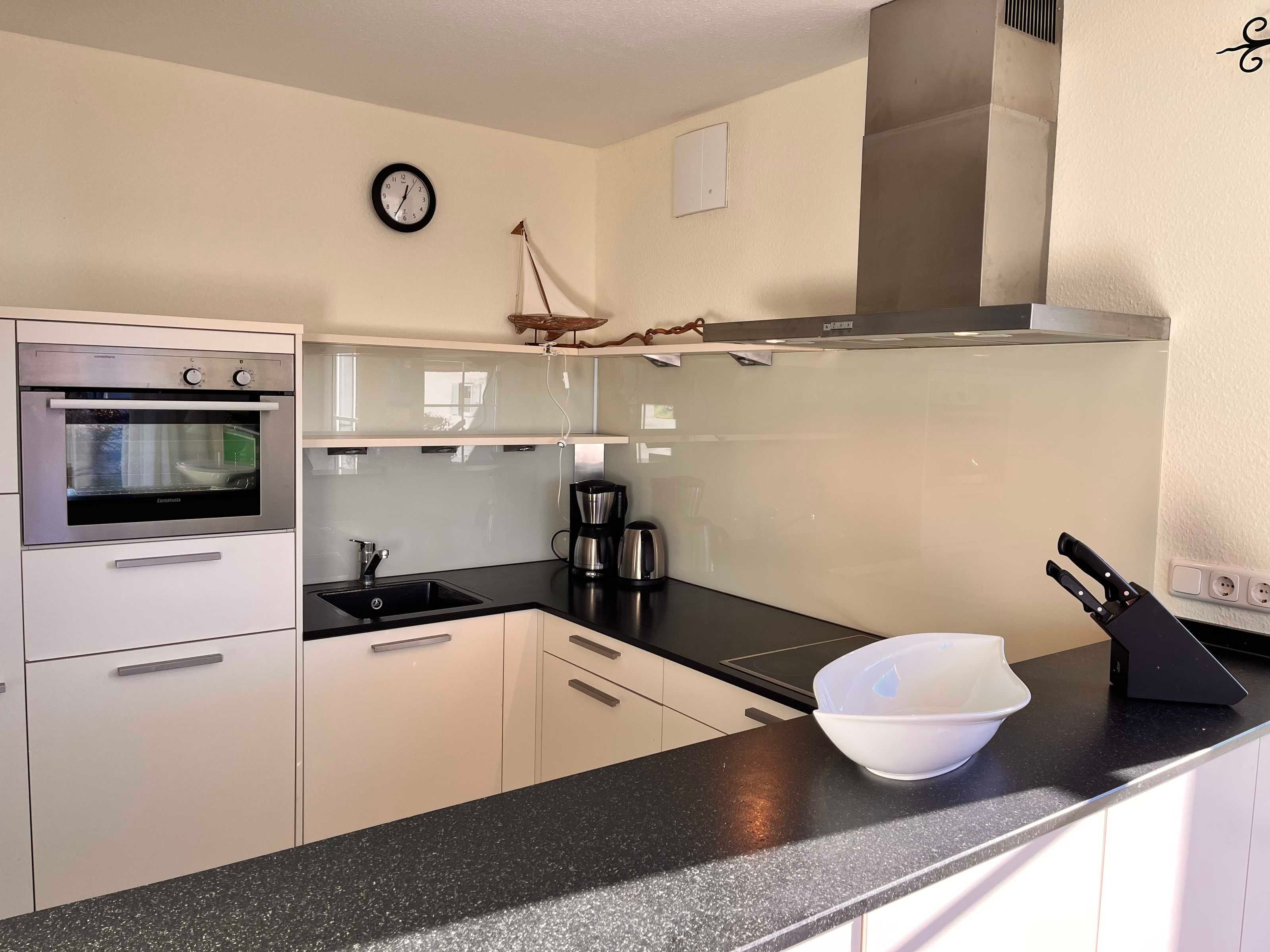 Fridge, oven, dishwasher, coffee/tea maker