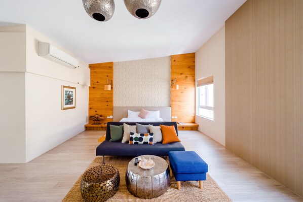 Habitación Deluxe, hidromasaje | Escritorio, wifi gratis y ropa de cama 