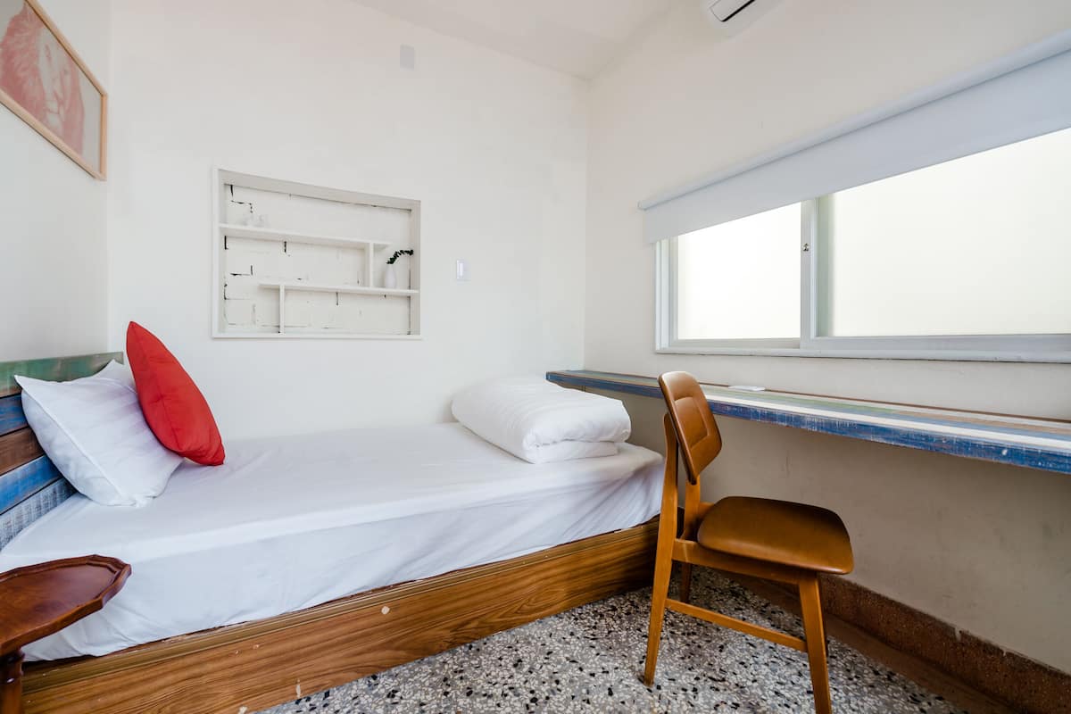 Single Room, Shared Bathroom | Desk, free WiFi, bed sheets