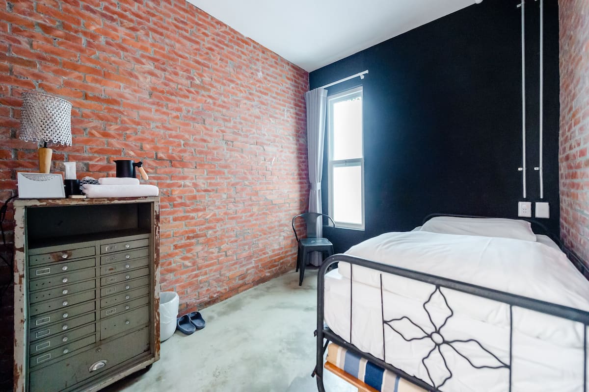Standard Single Room, Shared Bathroom | Desk, free WiFi, bed sheets