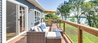 Spacious 6BR Lake Victoria Retreat w/ Private Dock