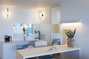 Family Room, 1 Bedroom, Sea View | Living area | 42-inch LCD TV with satellite channels