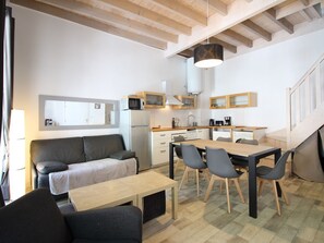 Dining - 3-Bedroom Duplex in Mont-Dore Center with Wifi, Sleeps 5 (Mont-Dore)