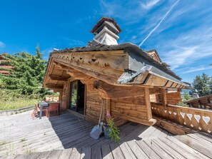 Exterior detail - Family Chalet with Spa in Courchevel 1850 – Ski-In/Ski-Out, Fireplace, Concierge Services (Courchevel)