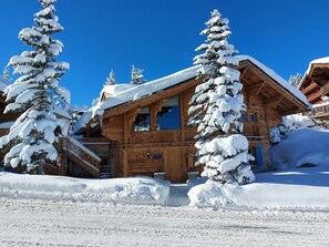 Exterior - Family Chalet with Spa in Courchevel 1850 – Ski-In/Ski-Out, Fireplace, Concierge Services (Courchevel)
