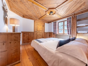 5 bedrooms, free WiFi, bed sheets