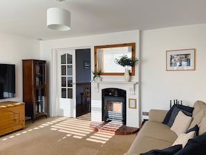 Smart TV, fireplace, stereo