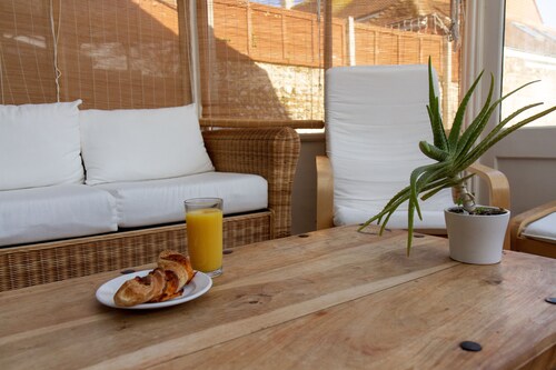 Bright & Cosy ~ Jacuzzi ~ Log Burner ~ King Beds!