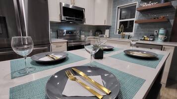 冰箱、微波炉、烤箱、炉灶