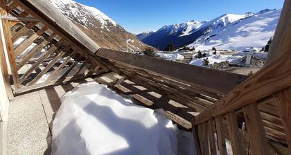 Studio cabin for 6 in Piau-Engaly with balcony and slopes view