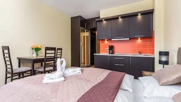 Iron/ironing board, WiFi, bed sheets