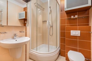 Shower, hair dryer, towels, shampoo - Intimate Studio with Balcony | By the Beach and Promenade (Świnoujście)