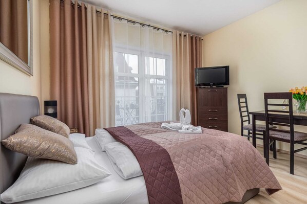 Iron/ironing board, WiFi, bed sheets