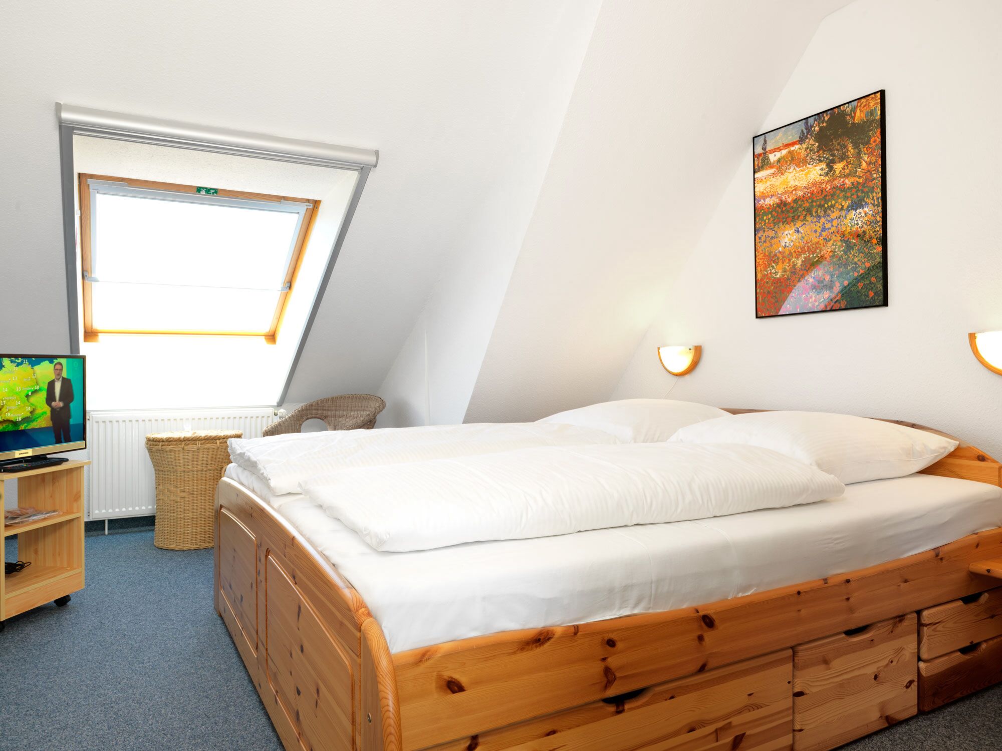 2 bedrooms, travel crib, free WiFi