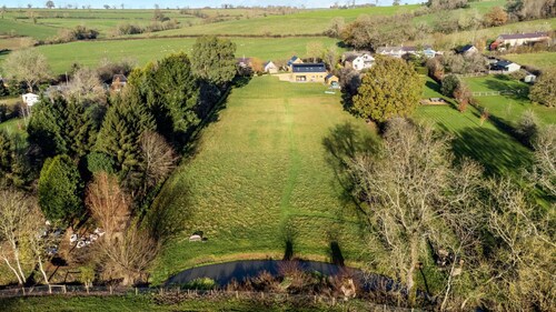 Luxury dog friendly holiday home with large garden in the Cotswolds - Hill View House