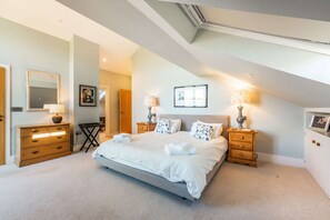 5 bedrooms, hypo-allergenic bedding, desk, iron/ironing board