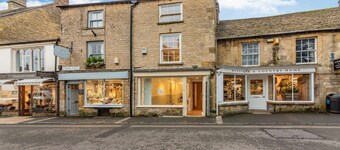 Stylish two bedroom family friendly holiday Apartment in Stow-on-the-Wold - Church View Apartment