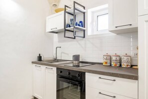 Oven, stovetop - Charming apartment on several levels, located in a renovated period building, of which it retains fascinating evidence in the internal architecture. The flat is ideally located, outside the ZTL but a few steps from the historic center of Ostuni, in an ar (Ostuni)