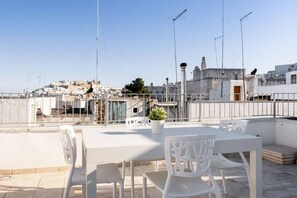 Outdoor dining - Charming apartment on several levels, located in a renovated period building, of which it retains fascinating evidence in the internal architecture. The flat is ideally located, outside the ZTL but a few steps from the historic center of Ostuni, in an ar (Ostuni)